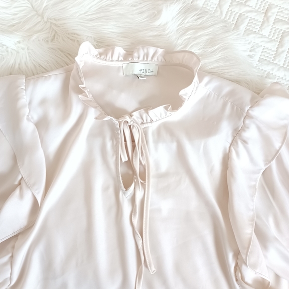 {Pinch} Ruffle Blouse - Picture 2 of 4